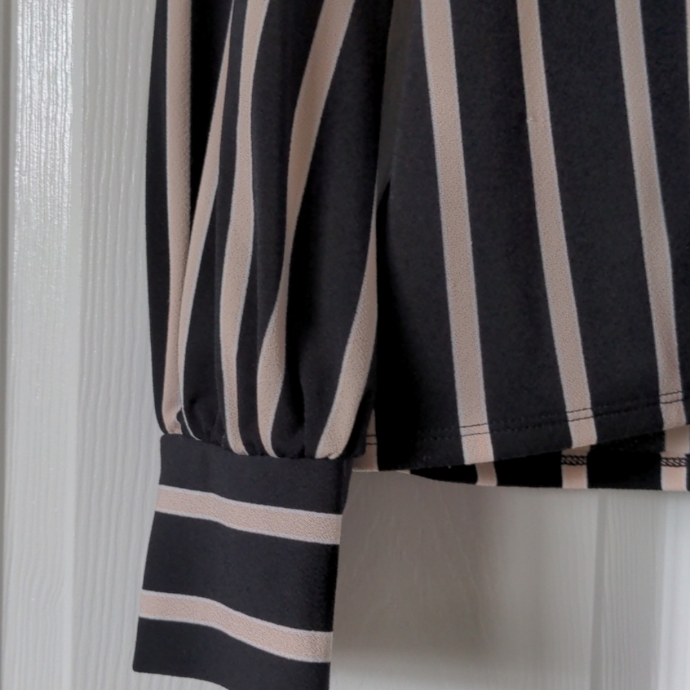 Wrap blouse - Picture 2 of 4
